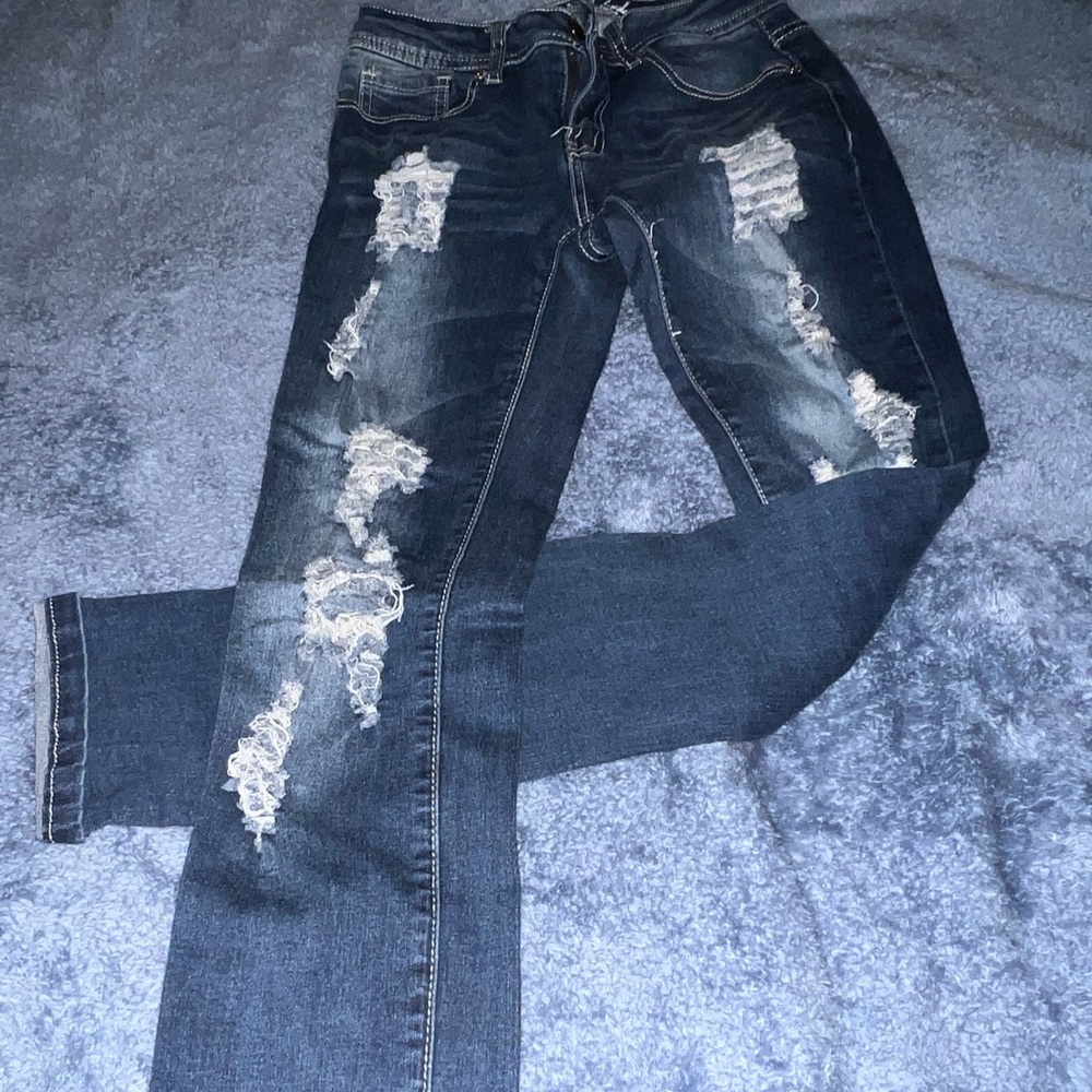 Juniors ripped jeans